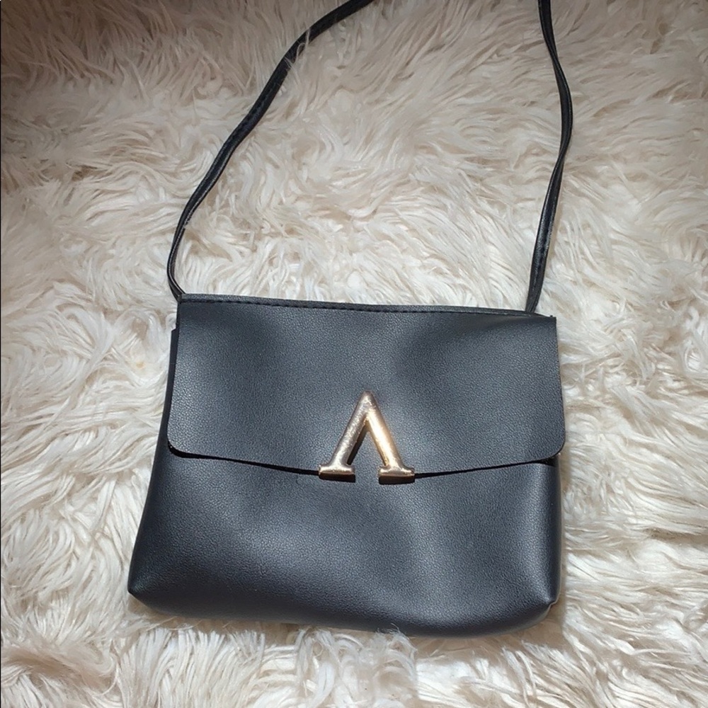 Black V purse